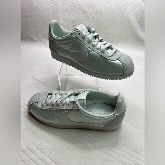 80: Nike Womens Classic Cortez Nylon (Barely Grey/ Barely Grey- White)Size 9 - Picture 2 of 8